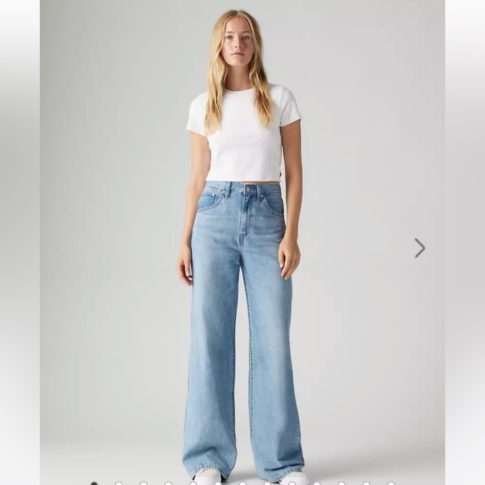 Size 25 Levi’s cinch baggy jeans